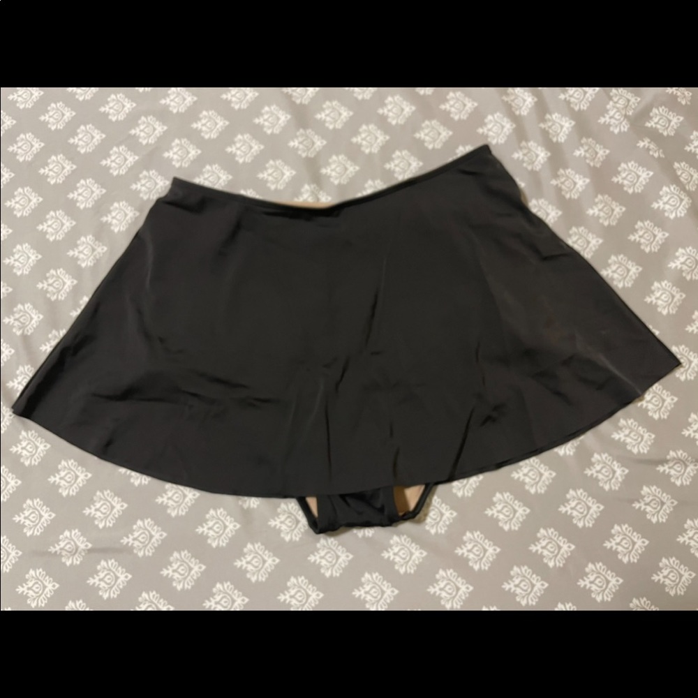 Kortni Jeane Who Wears Short Skirts in black. Size medium.